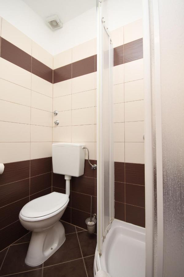 Apartment Family Friendly Apartments With A Swimming Pool Povljana, Pag - 244 *