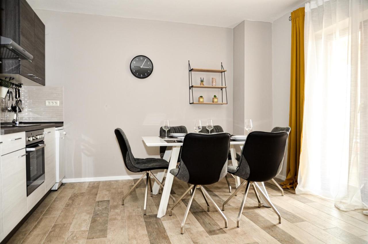 Apartment Family Friendly Apartments With A Swimming Pool Povljana, Pag - 244 *