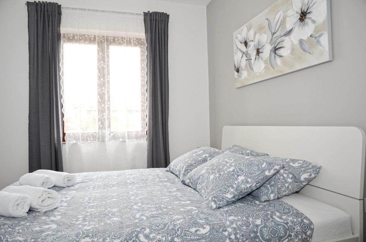 Apartment Family Friendly Apartments With A Swimming Pool Povljana, Pag - 244 Povljana