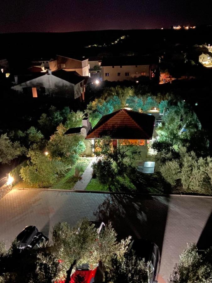Family Friendly Apartments With A Swimming Pool Povljana, Pag - 244