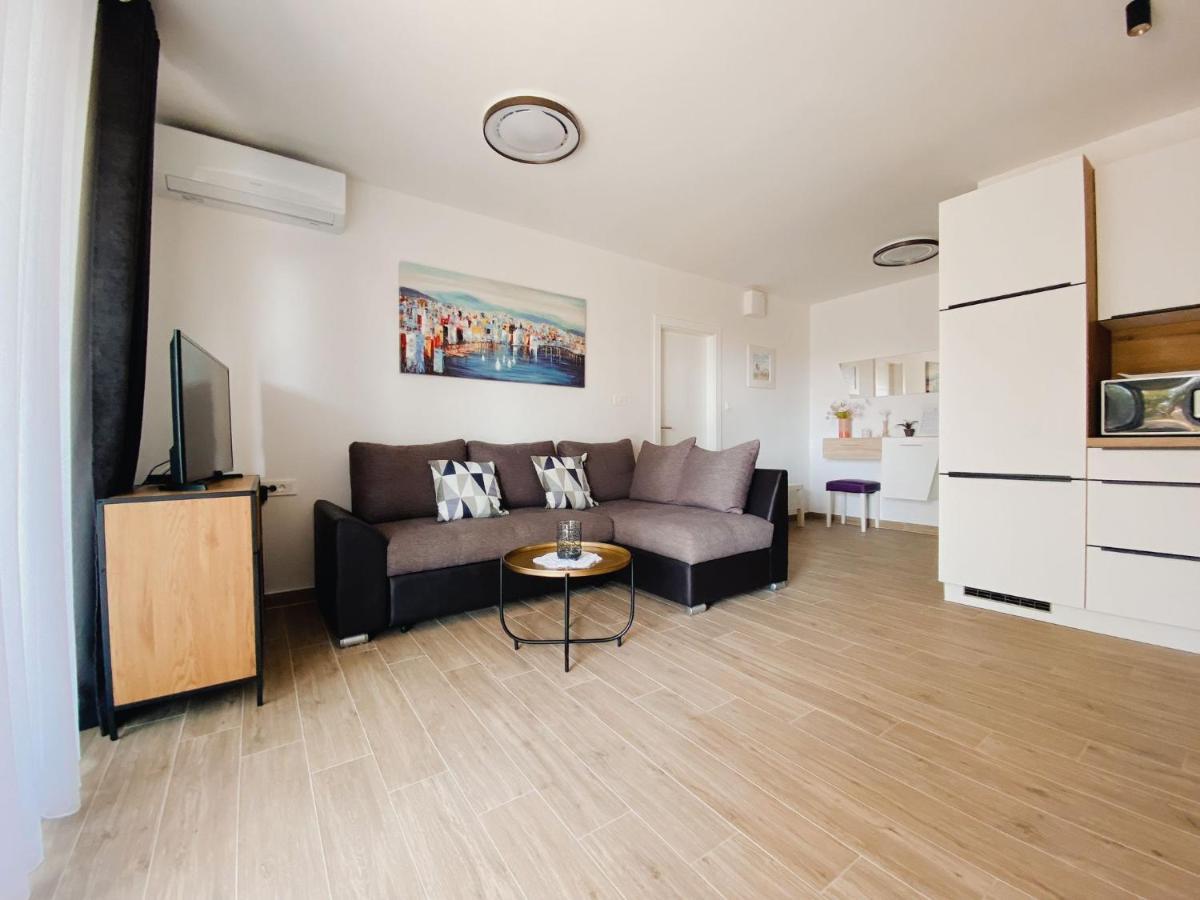 Family Friendly Apartments With A Swimming Pool Povljana, Pag - 244