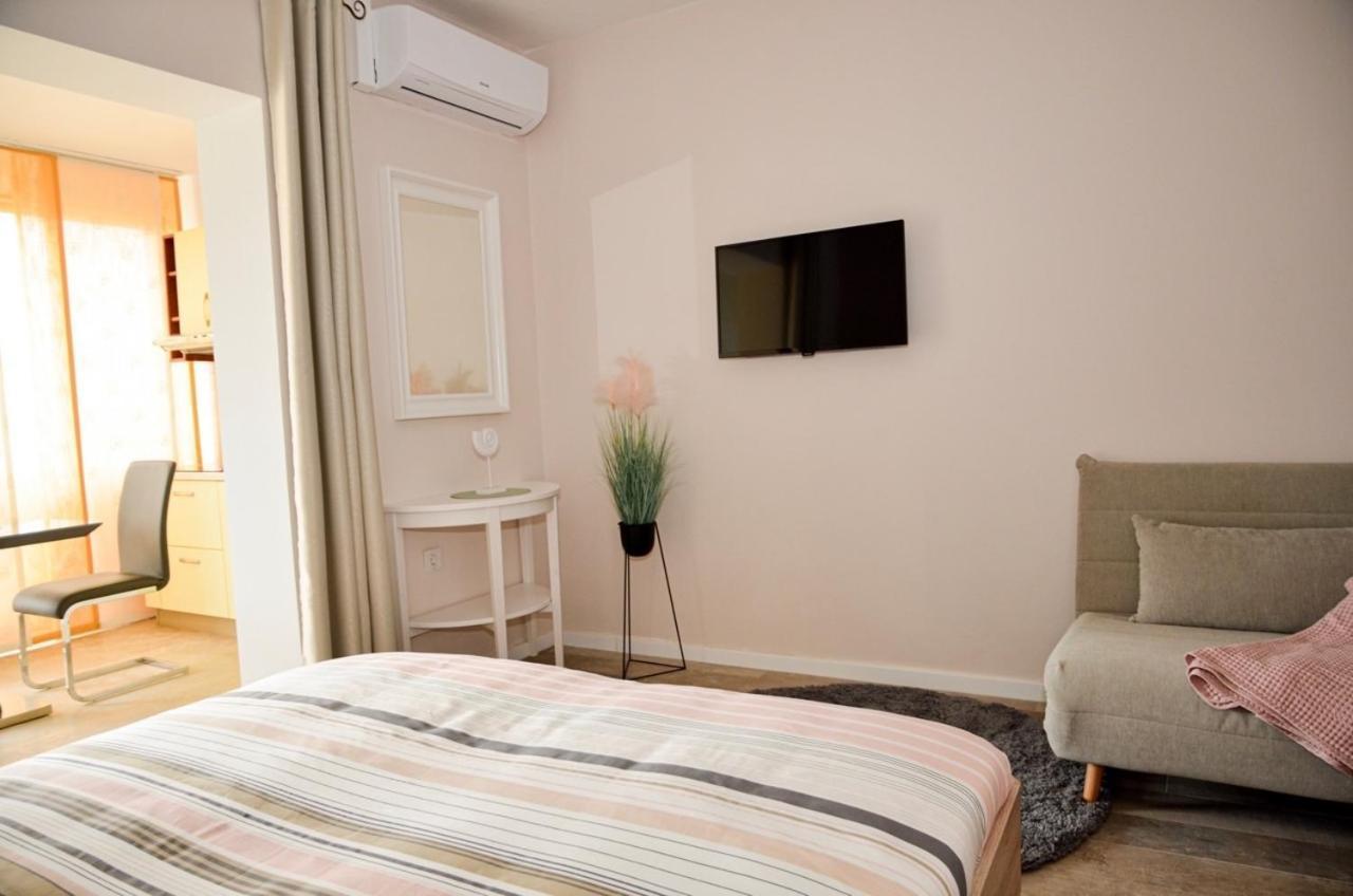 Family Friendly Apartments With A Swimming Pool Povljana, Pag - 244 * Povljana