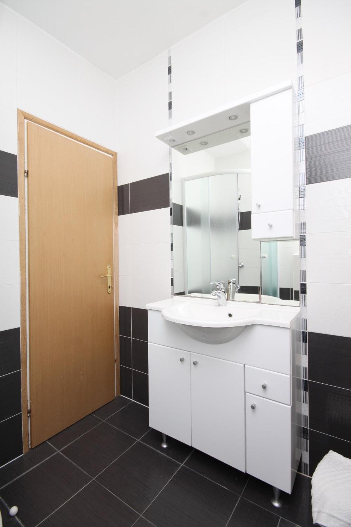 Apartment Family Friendly Apartments With A Swimming Pool Povljana, Pag - 244 *