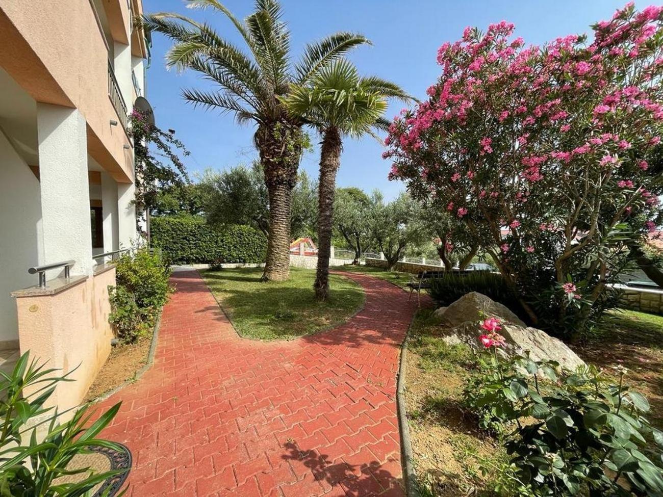 Family Friendly Apartments With A Swimming Pool Povljana, Pag - 244 Apartment *