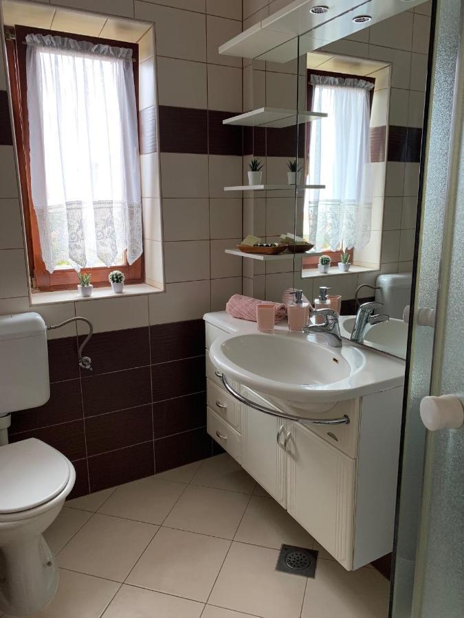 Apartmán Family Friendly Apartments With A Swimming Pool Povljana, Pag - 244